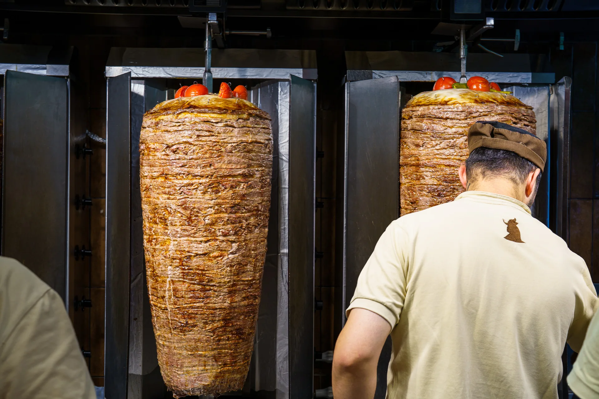 Rindfleisch am Drehspieß in der Küche von Sefa Beef Döner